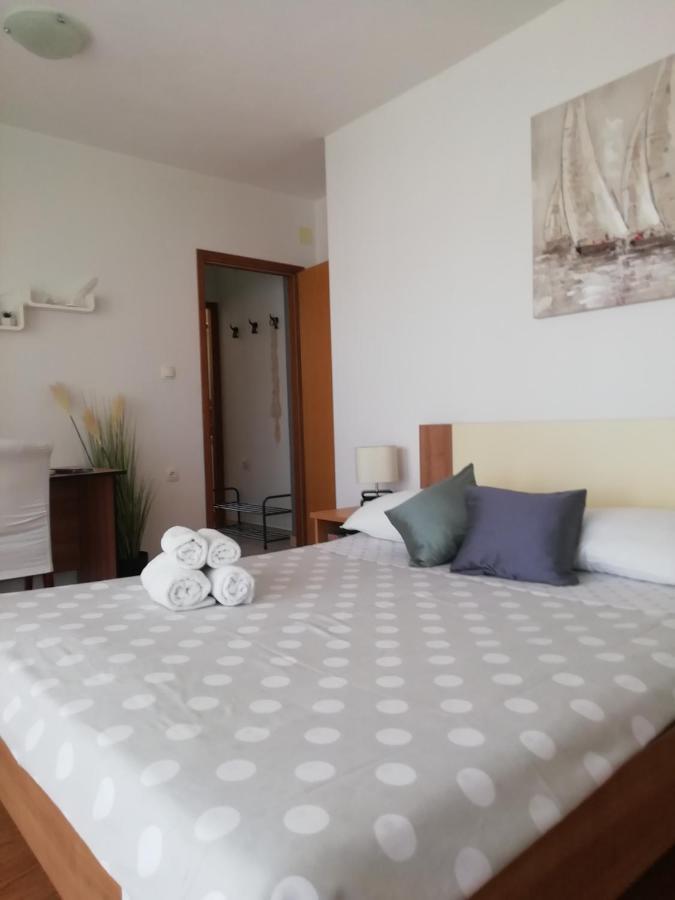 Apartments 4 Me Trogir Bagian luar foto